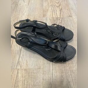 Abeo Black Strappy Women's Sandals